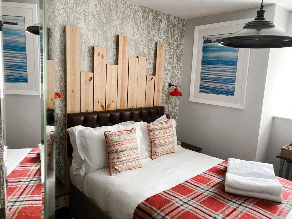 Helen Browning'S Royal Oak Hotel Swindon Bagian luar foto