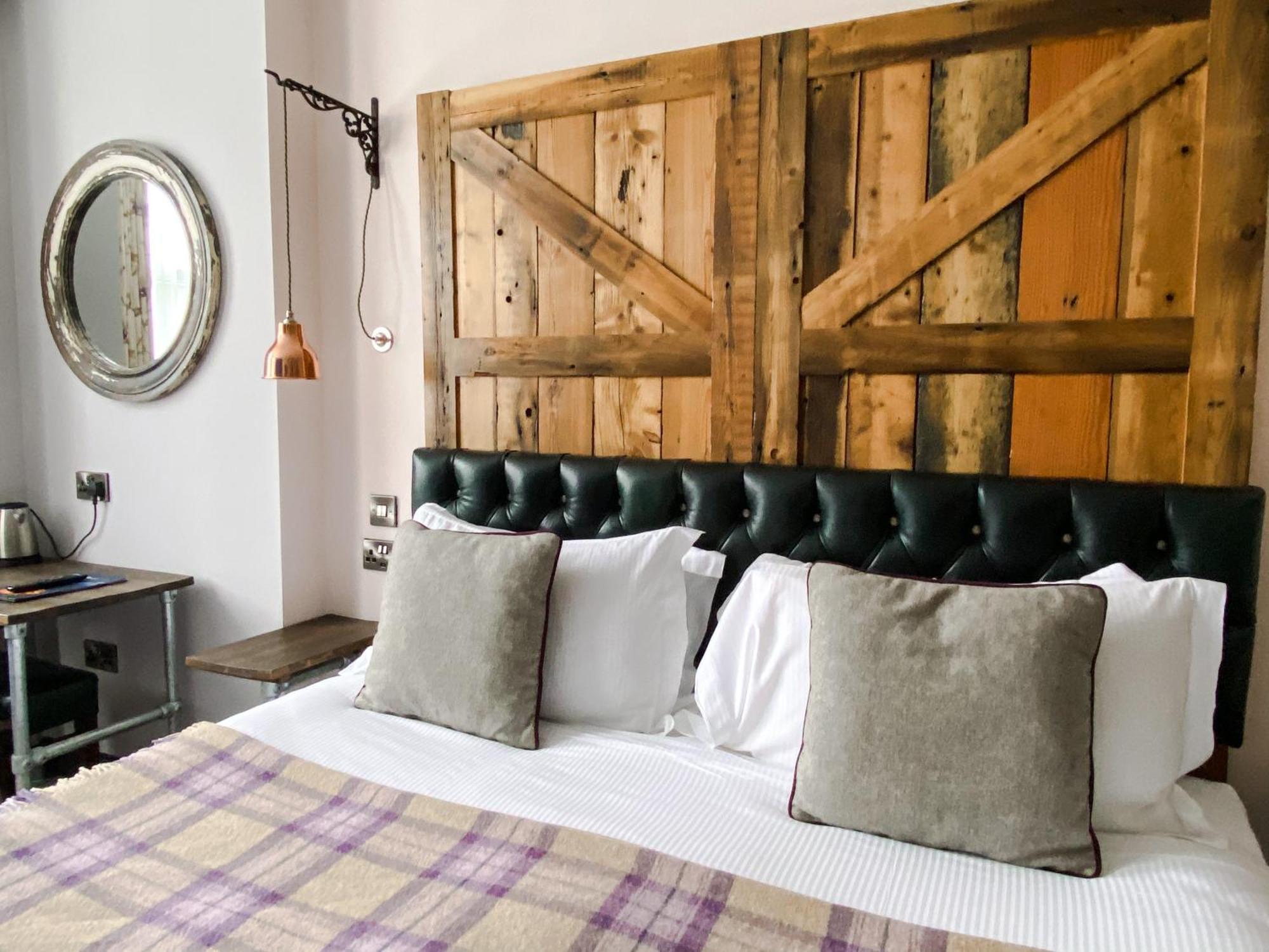 Helen Browning'S Royal Oak Hotel Swindon Ruang foto
