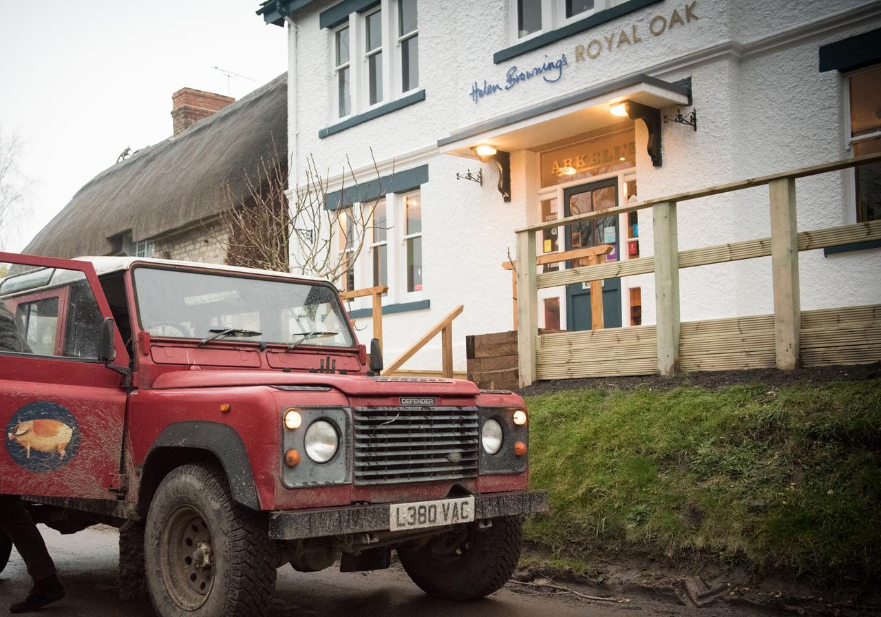Helen Browning'S Royal Oak Hotel Swindon Bagian luar foto
