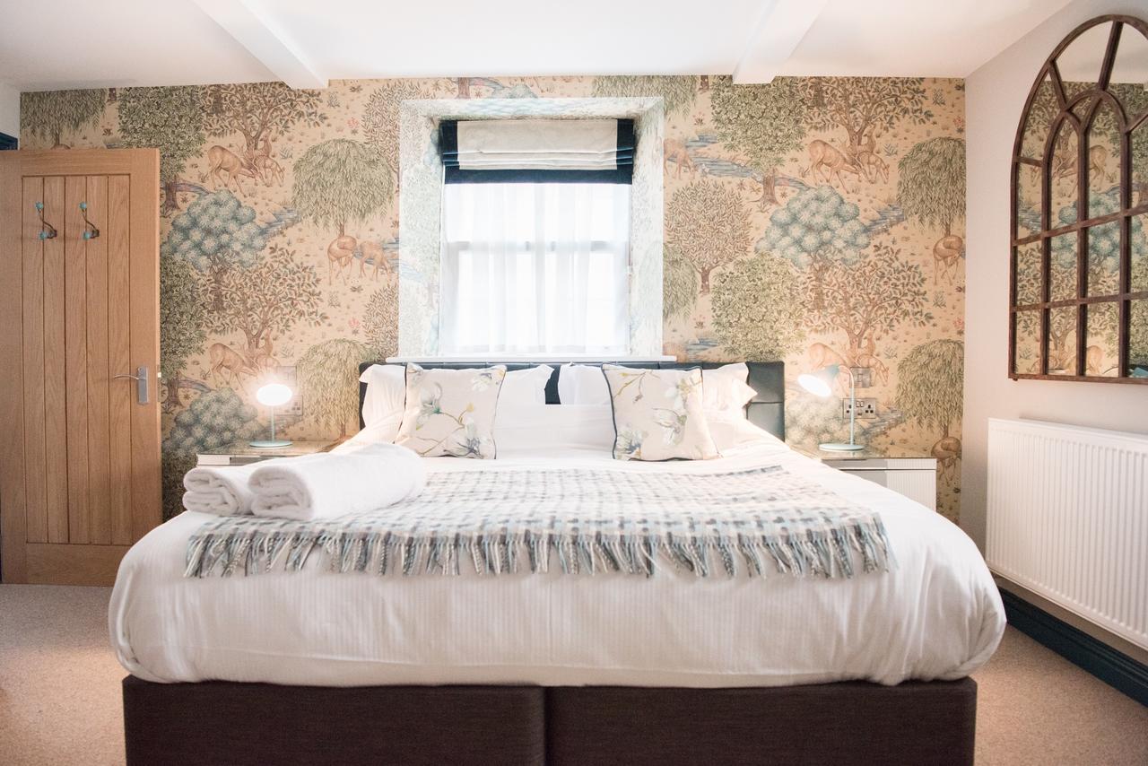 Helen Browning'S Royal Oak Hotel Swindon Bagian luar foto